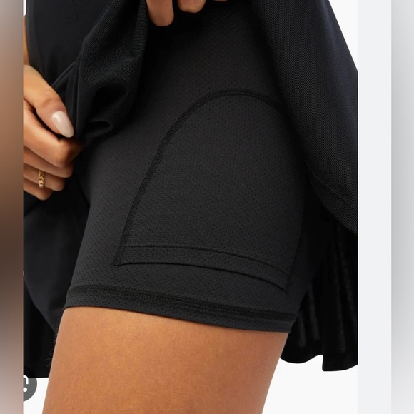 We wore what pleated tennis skort - Picture 4 of 9
